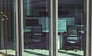 Des bureaux vides à Paris.