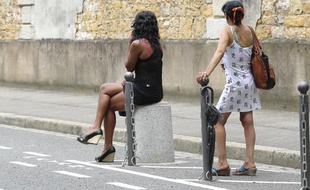 Des prostituées dans une rue de Lyon, en 2012.