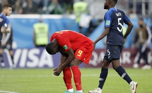 Romelu Lukaku plongé dans le désarroi par Samuel Umtiti et les Bleus en demi-finale de la Coupe du monde 2018.
