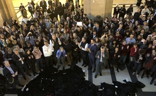 Paris, le 10 janvier 2020. Les avocats jettent leur robe en signe d'opposition au projet de réforme des retraites, voulue par le gouvernement.