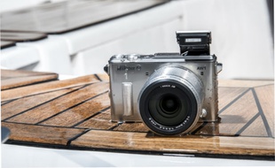 L'appareil photo numérique reste le produit high-tech le plus emporté par les français en vacances.
