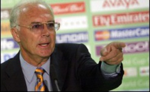 Franz Beckenbauer, ancienne gloire du football allemand et président du comité d'organisation du Mondial-2006, a été désigné roi de la publicité en Allemagne par une étude publiée jeudi.
