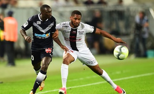 Marcus Coco au duel avec Youssouf Sabaly.