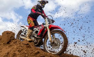 Un pratiquant de moto-cross (illustration).
