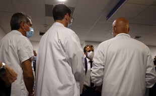 Emmanuel Macron dans un hôpital à Marseille