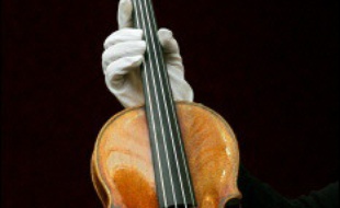 Un violon Stradivarius, dont le prix pourrait bien pulvériser un record mondial, sera mis aux enchères le 16 mai chez Christie's à New York.