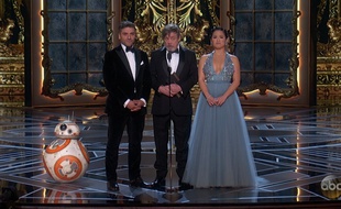 BB-8, Oscar Isaac, Mark Hamill et Kelly Marie Tran sur la scène des 90e Oscars