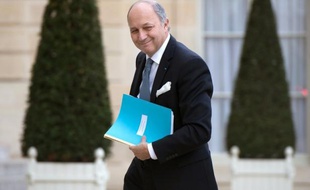 Le ministre des Affaires étrangères, Laurent Fabius, se rendra la semaine prochaine au Nigeria et au Cameroun pour évoquer avec les autorités de ces pays le sort de la famille de sept Français retenue en otage par la secte nigériane Boko Haram, a-t-il annoncé jeudi.