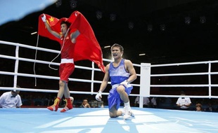 Le double champion olympique de boxe Zou Shiming deviendra samedi à Macao le premier Chinois à disputer un combat professionnel, le début d'une nouvelle carrière qui doit le mener vers un éventuel titre mondial espéré par ses ambitieux promoteurs américains.