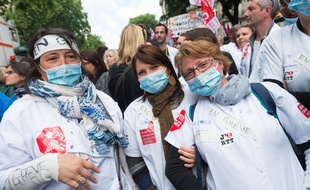 Des agentes de l'AP-HP en grève, le 21 mai 2015.
