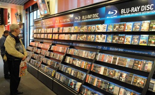 DVD et Blu-Ray en vente au Virgin Megastore des Champs-Elysees à Paris, le 9/11/2009