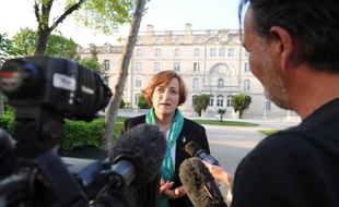 La directrice du lycée Fenelon Notre-Dame, Chantal Devaux, le 11 avril 2014 à l'entrée de l'établissement à La Rochelle