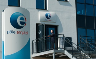 Illustration agence pole emploi recherche d emploi chomage. Nantes le 16 09 2014. French employment agency Pole Emploi in Nantes on september 16 2014./SALOM-GOMIS_115711/Credit:SEBASTIEN SALOM-GOMIS/SIPA/1409161219