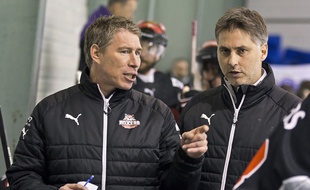 Martin Lacroix (à g.) le coach des Boxers de Bordeaux aux côtés de Stéphan Tartari, le manageur général du club.