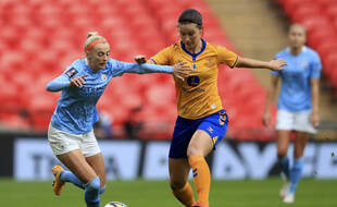 Damaris Egurrola (à droite), ici lors d'un match du championnat anglais entre Manchester City et Everton en novembre dernier.