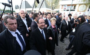 François Hollande, candidat PS à la présidentielle, a fustigé samedi à Trappes Nicolas Sarkozy qui avait évoqué jeudi les risques d'une gestion socialiste de la France en prédisant une situation comparable à celle de l'Espagne.
