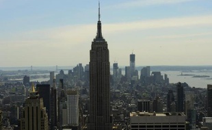Le propriétaire de l'Empire State Building, le mythique gratte-ciel new-yorkais, a commencé son aventure en Bourse sur une note positive mercredi.