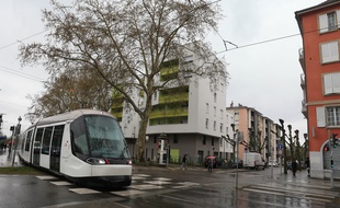 Emplacement de l'ancien hôtel Ibis incendié en 2009 pendant le sommet de l'Otan. Port du Rhin, Strasbourg le 4 avril 2019.