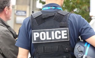 Le 6 octobre 2014. Illustration d'un policier en intervention boulevard de la Croix-Rousse à Lyon.