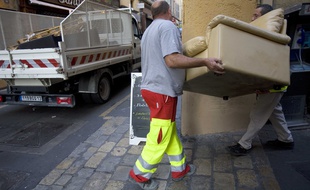 Ramassage d'encombrants à Aix-en-Provence.