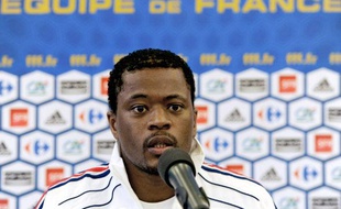 Le défenseur de l'équipe de France, Patrice Evra, lors d'une conférence de presse, le 18 mai à Tignes.