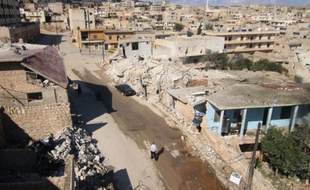 Une vue générale des destructions dans la ville de Darat Azzah, à l'ouest d'Alep, le 7 octobre 2015