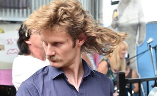 Un participant à la Mulletfest, festival de la coupe Mulet, en Australie, le 24 février