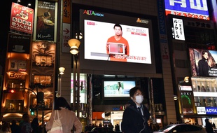 People look at a large TV screen in Tokyo on January 27, 2015 showing news reports about Japanese men Kenji Goto who has been kidnapped by the Islamic State group. Islamist militants' demand for the release of a jihadi on Jordan's death row in exchange for a Japanese hostage is an attempt to chip away at the US-led coalition against extremism in the Middle East. The Islamic State group, which controls swathes of Iraq and Syria, is hoping to sow dissent among Jordan, Japan and the United States by offering to spare the life of journalist Kenji Goto. AFP PHOTO / Yoshikazu TSUNO