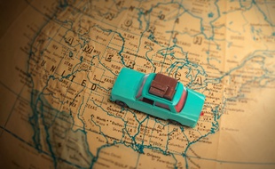 Avant de vous lancer dans un<em> road-trip</em> à l'étranger vous devez d'abord vérifier si votre permis national suffit.