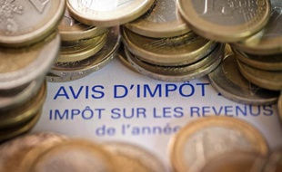 Une écrasante majorité des Français, de droite comme de gauche et toutes catégories sociales confondues, affirme partager le ras-le-bol fiscal évoqué récemment par le ministre de l'Economie Pierre Moscovici et refuse la perspective de payer plus d'impôts pour redresser les comptes publics, selon un sondage CSA pour le journal Nice Matin, rendu public samedi.