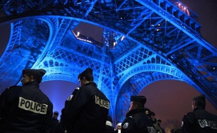 Soixante mille policiers, gendarmes, pompiers et secouristes seront mobilisés en France la nuit de la Saint-Sylvestre pour "veiller à la sécurité des Français", a annoncé samedi sur RTL le ministre de l'Intérieur, Claude Guéant.