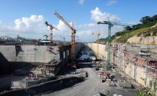 Le Consortium international chargé des travaux d'élargissement du canal de Panama a démenti mercredi soir la suspension de l'ouvrage annoncée plus tôt par l'autorité du canal, engendrant confusion et inquiétudes alors que le chantier prend du retard.