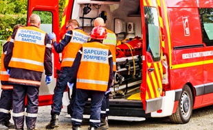 Des sapeurs-pompiers et sapeuses-pompières en action. (illustration)