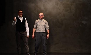 Les stylistes italiens de la maison Dolce & Gabbana ont été condamnés en appel à payer une énorme amende de 343 millions d'euros dans une affaire d'évasion fiscale mais ils devraient faire recours en Cassation, ce qui en Italie est suspensif de la peine, rapportent les médias lundi.