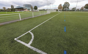 Un terrain de foot
