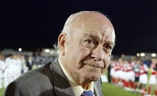 Alfredo Di Stefano, présent lors d'un match amical entre le Real Madrid et le Stade de Reims, le 9 mai 2006.