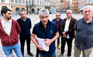 Les organisation anti-ours, vendredi, à Toulouse.