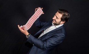 Tom le magicien va participer à un concours à Hollywood.