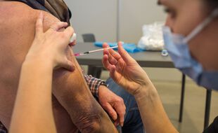 Une injection dans un centre de vaccination de Toulouse. Illustration.