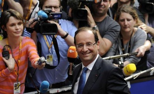 Le président français François Hollande a souligné mercredi qu'il fallait prendre d'urgence des mesures pour la croissance à son arrivée à Bruxelles où il doit participer à un sommet des chefs d'Etat et de gouvernement européens, et a confirmé que les euro-obligations feraient partie des discussions.