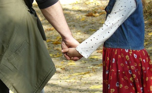 Un père et sa fille.
