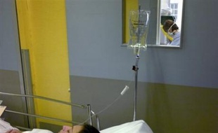 L'Amuf (urgentistes) a maintenu mercredi son appel à une grève des soins non urgents jeudi, au contraire des anesthésistes-réanimateurs qui ont décidé de lever leur préavis, après la signature d'un accord sur le rachat des RTT à l'hôpital.