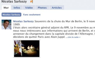 Capture d'écran de la page Facebook de Nicolas Sarkozy où on apprend qu'il a donné des coup de pioches au mur de Berlin le 9 novembre 1989.