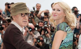 Woody Allen fait son retour sur la Croisette où il y présente son dernier long-métrage «You will meet a tall dark stranger» le 15 mai 2010.