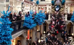 Extrait du flashmob de la chorale Les chants de coton