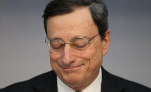 Le président de la BCE Mario Draghi a appelé lundi à "apprendre à se passer" des agences de notation, tout en jugeant qu'il sera peut-être nécessaire de renflouer le fonds de secours européen FESF, qui vient d'être dégradé.