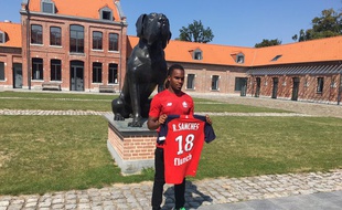 Renato Sanches pose devant le Dogue de Luchin
