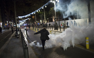 Un manifestant à Marseille samedi 28 novembre 2020