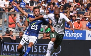 Wahbi Khazri (à droite), ici au duel avec Adrien Thomasson lors du match nul (1-1) à Strasbourg le 19 août.