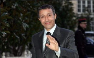 Les "jeunes des banlieues n'ont pas peur du CPE" car ils "en ont assez de la précarité", déclare le ministre délégué à la Promotion de l'égalité des chances Azouz Begag en redisant qu'il faut "donner une chance" au Contrat première embauche, dans une tribune publiée vendredi dans Libération.